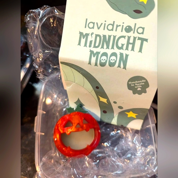 NWT🎃 La Vidriola 🤍🖤(2024 Ltd Ed) JACKO Glow In the Dark BROOCH🖤🤍 From SPAIN - Picture 1 of 5